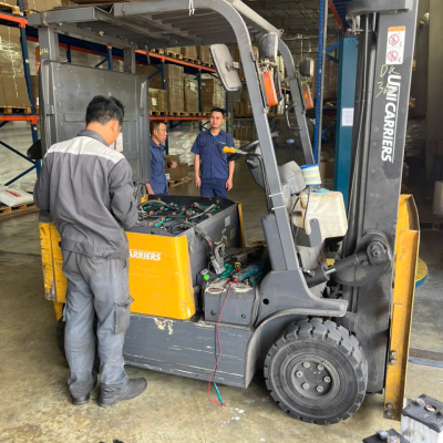 Doanh nghiệp tại Quốc Oai nên thuê xe nâng Nhật hay đầu tư mới? Xe Nâng Minh Khôi