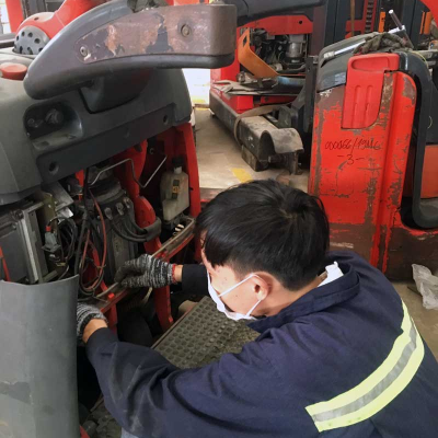 Sửa chữa xe nâng ở Nam Từ Liêm | Xe Nâng Minh Khôi – Uy tín, chuyên nghiệp
