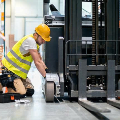 Thuê xe nâng điện ngồi lái tại Hưng Yên – Nâng khỏe, ổn định | Xe Nâng Minh Khôi 