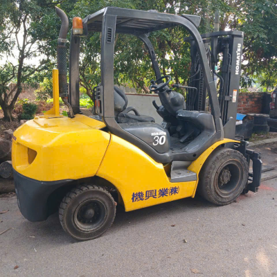 Xe nâng Nhật Bãi 2 tấn vs 3 tấn – Nên chọn tải trọng nào cho kho của bạn?