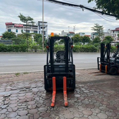 Xe nâng tay bị rò rỉ dầu – Dấu hiệu cần sửa ngay | Xe Nâng Minh Khôi