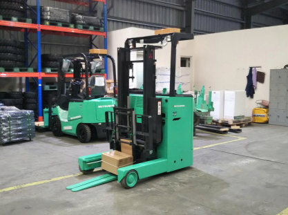 Xe nâng điện đứng lái Reach Truck 1–2–3 tấn Mitsubishi | Xe Nâng Minh Khôi
