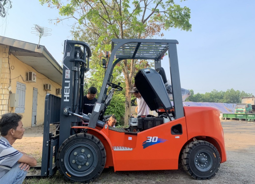 Cho Thuê Xe Nâng Điện tại Hà Nội: Giải Pháp Tối Ưu Cho Doanh Nghiệp