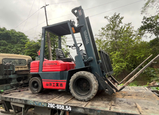 Có nên bán xe nâng cũ hay tiếp tục sử dụng? Xe Nâng Minh Khôi