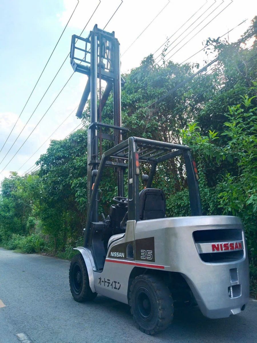 Cho thuê xe nâng tại Long Biên Hà Nội – Giải pháp nâng hạ cho kho hàng