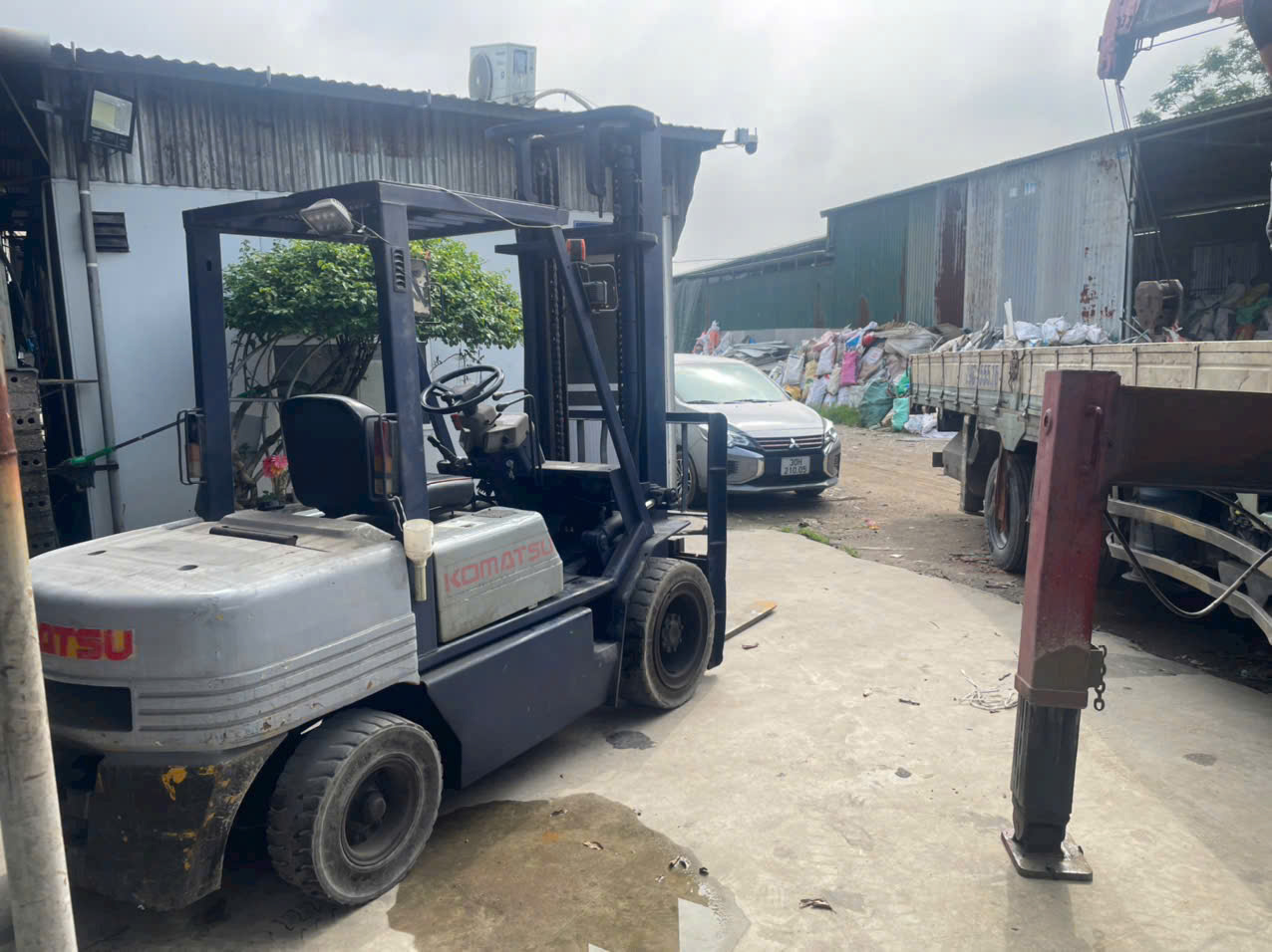 Doanh nghiệp nên chọn xe nâng Nhật Bãi nhập khẩu hay xe lắp ráp trong nước? Xe Nâng Minh Khôi