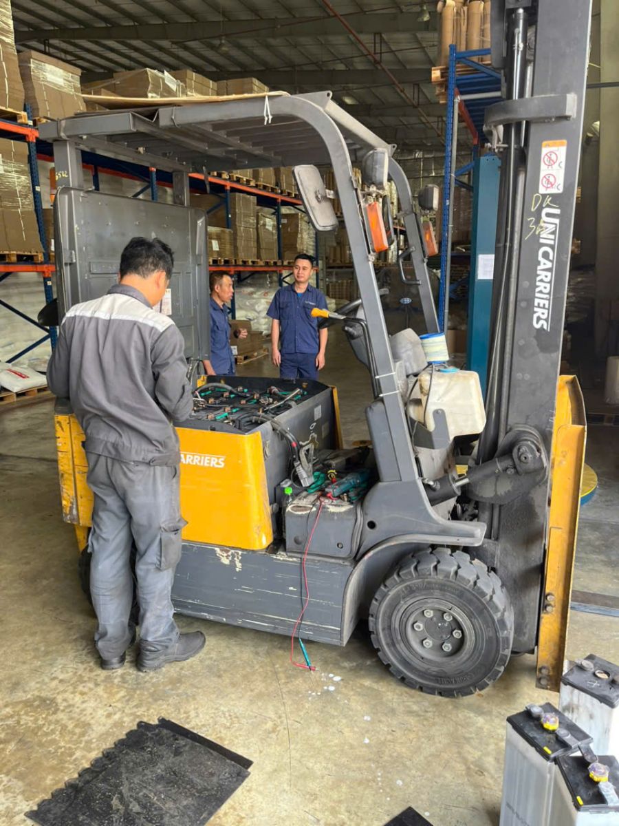 Doanh nghiệp tại Quốc Oai nên thuê xe nâng Nhật hay đầu tư mới?