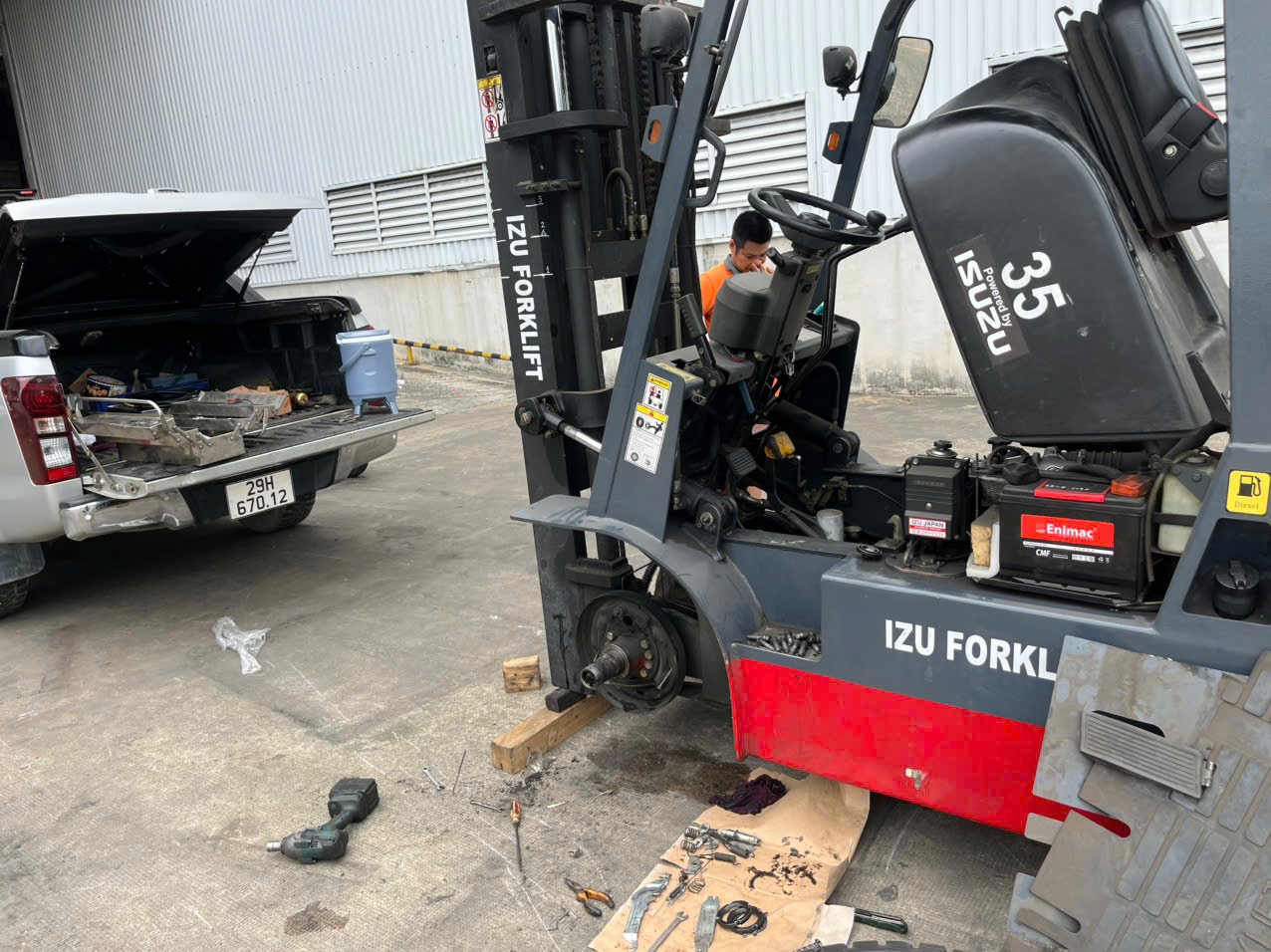Thuê xe nâng Nhật phục vụ kho thương mại điện tử tại Hà Nội