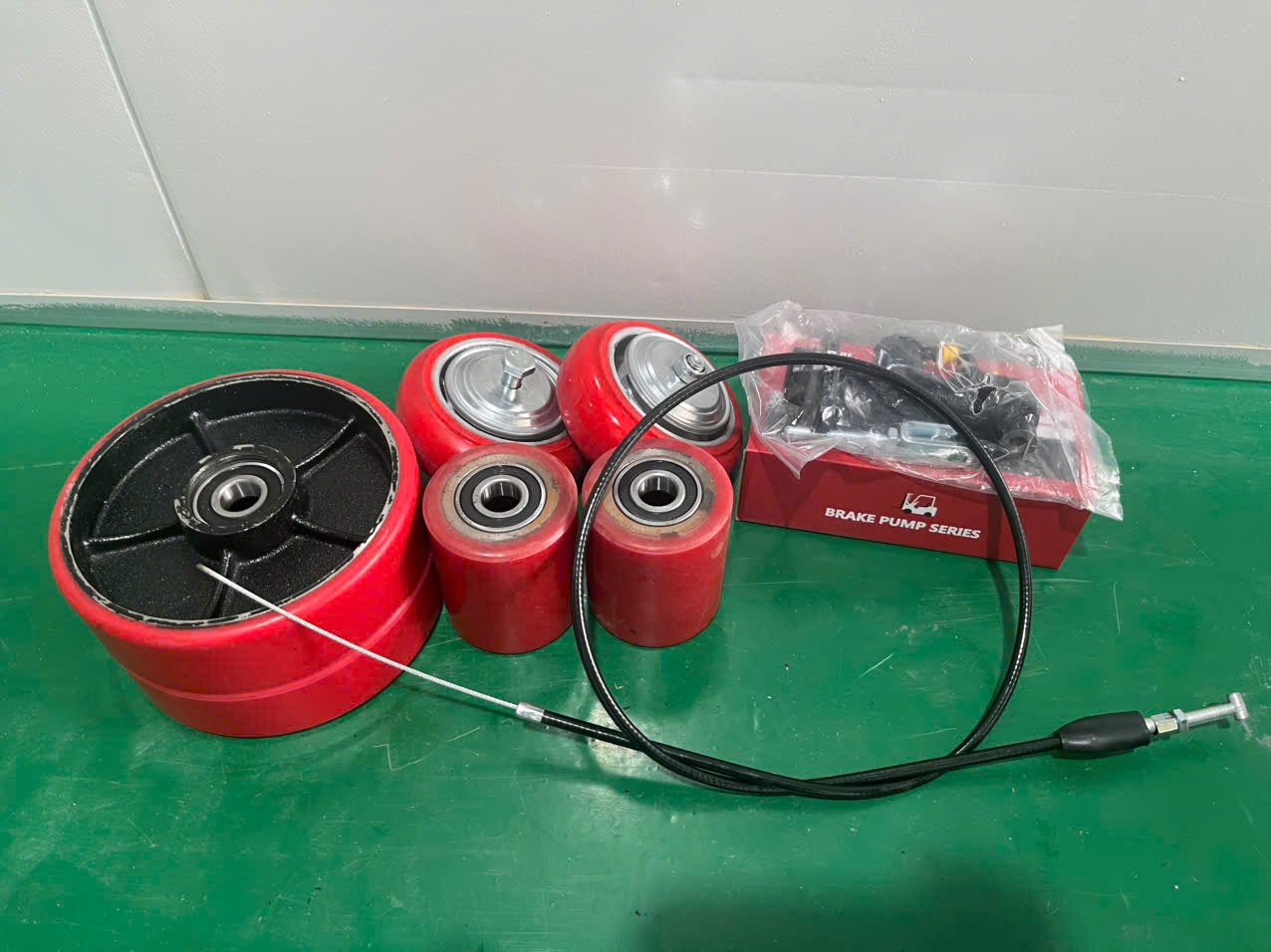 Xe nâng bị rung khi nâng hàng – Kiểm tra hệ thống thủy lực và khung nâng