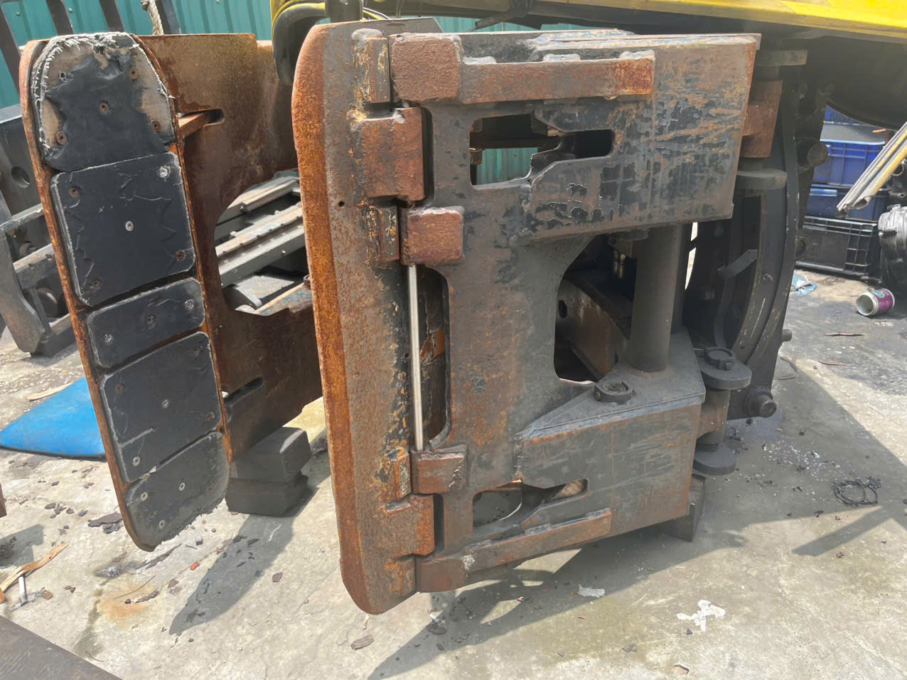 Xe nâng bị rung khi nâng hàng – Kiểm tra hệ thống thủy lực và khung nâng