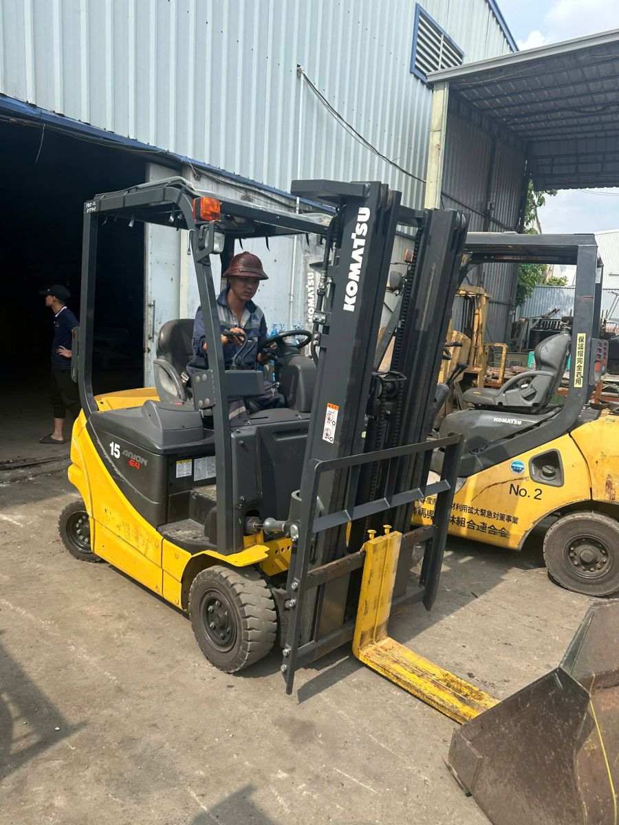 Những lưu ý khi vận hành xe nâng trong kho hẹp tại Hà Nội