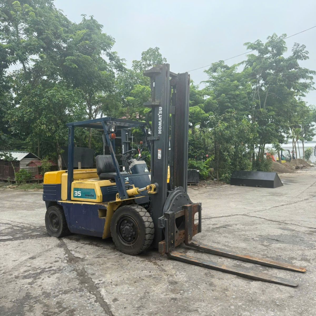 Sửa xe nâng tay tại Bắc Ninh – Thay bánh xe, thay phớt, sửa bơm thủy lực | Xe Nâng Minh Khôi