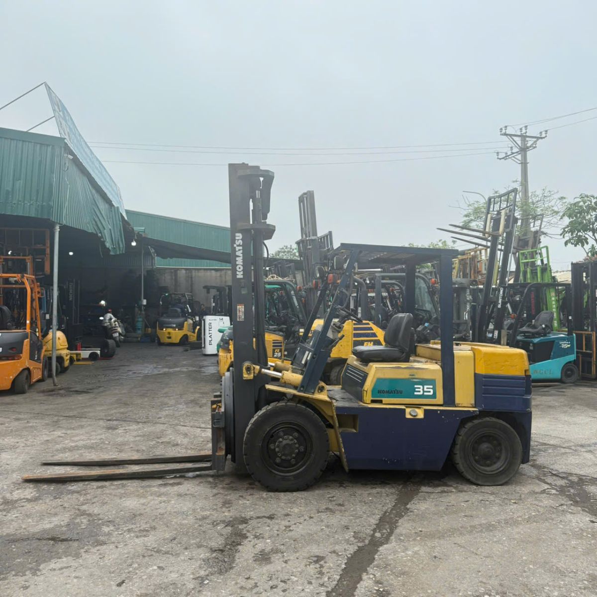 Xe nâng tay không hạ được càng – Khi nào cần gọi kỹ thuật? Xe Nâng Minh Khôi