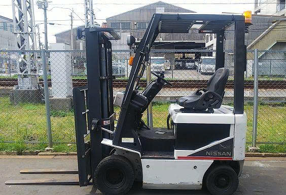 Xe nâng điện cho kho hàng tại Móng Cái