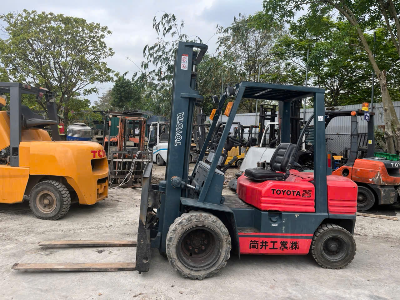 Xe nâng Nhật Bãi và xe nâng mới – So sánh chi phí đầu tư & vận hành