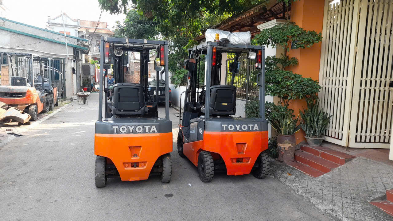 Xe nâng điện Nhật Bản