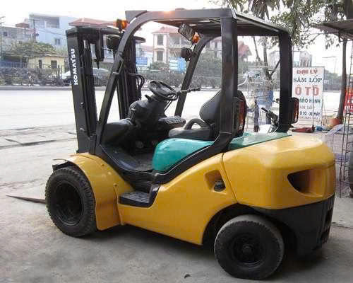 Xe nâng Nhật bãi 2 tấn