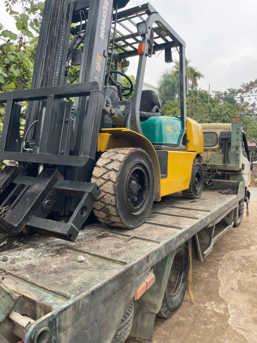 Cách sạc pin xe nâng điện đúng cách để tăng tuổi thọ | Xe Nâng Minh Khôi