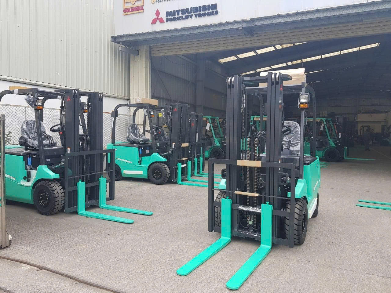 Xe nâng dầu ngoài trời