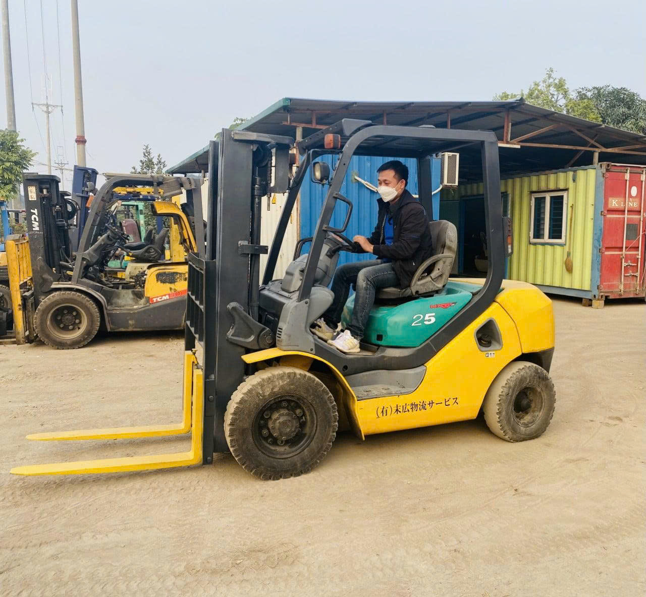 Ảnh xe nâng trong KCN