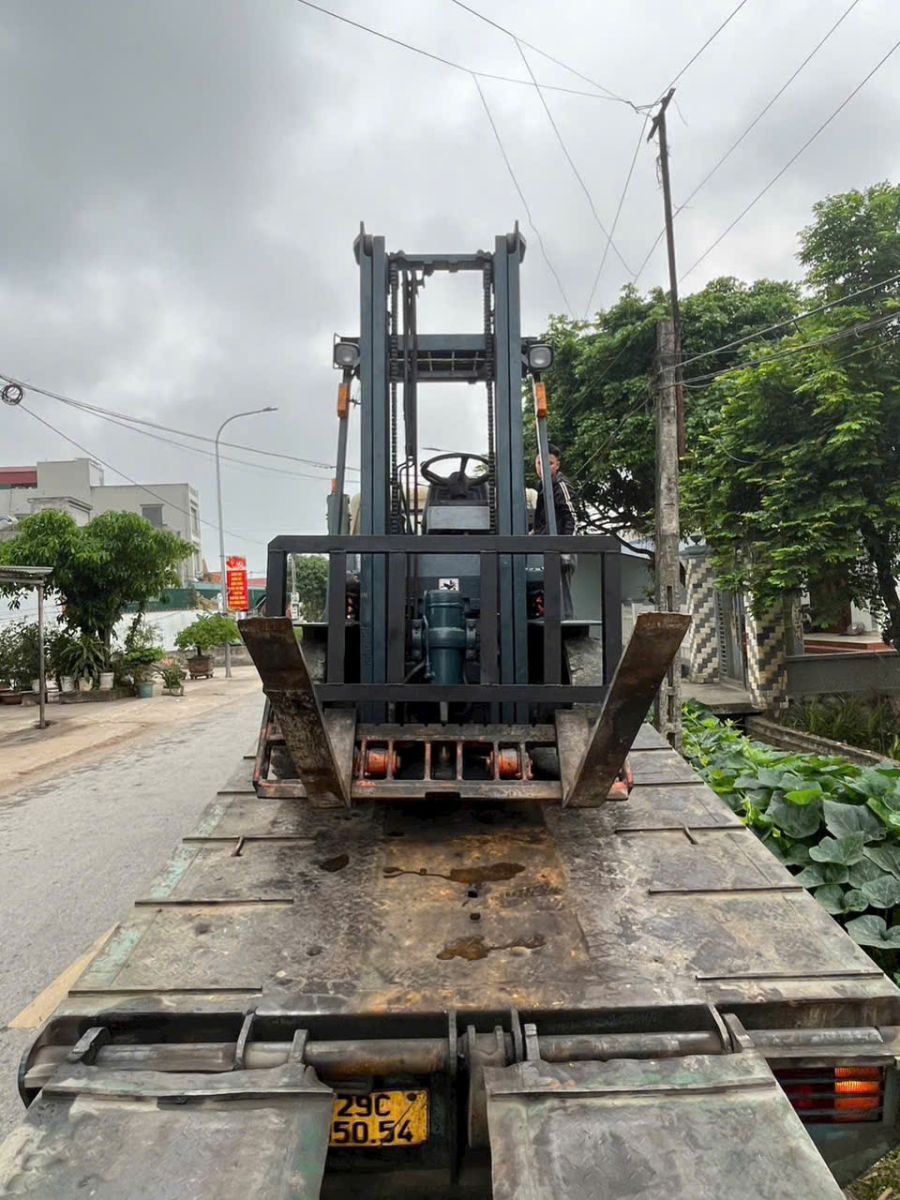 Xe nâng điện bị tụt pin nhanh – Có cần thay pin không? Xe Nâng Minh Khôi