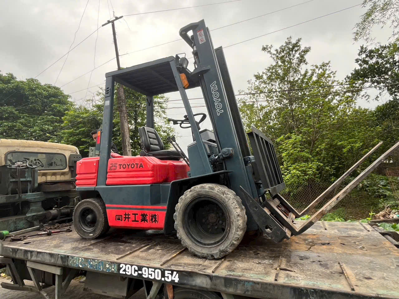Xe nâng điện bị tụt pin nhanh – Có cần thay pin không? Xe Nâng Minh Khôi