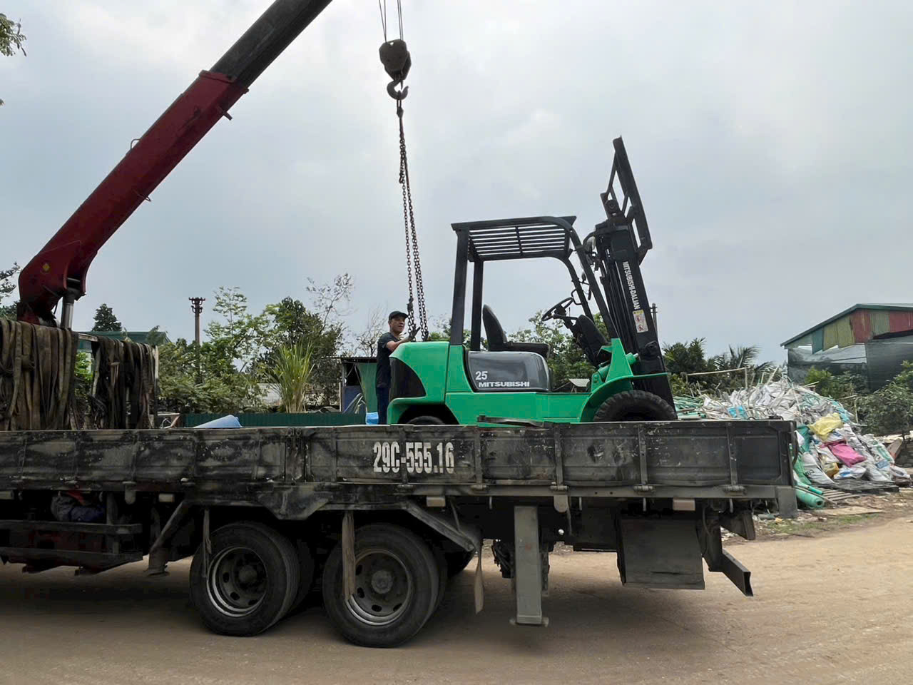 Xe nâng dầu xả khói đen – Dấu hiệu hư hỏng động cơ | Xe Nâng Minh Khôi
