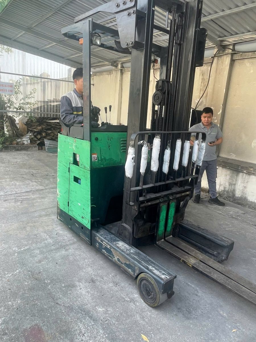 Cho thuê xe nâng điện reach truck tại Thái Nguyên – Kho cao tầng | Xe Nâng Minh Khôi