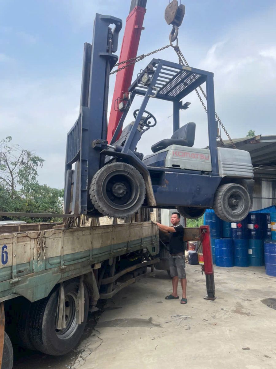 Bảo dưỡng xe nâng dầu tại kho xưởng khu công nghiệp Thăng Long