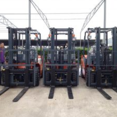 Bộ dịch giá xe nâng: Công cụ thiết yếu cho doanh nghiệp